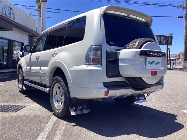 MITSUBISHI PAJERO