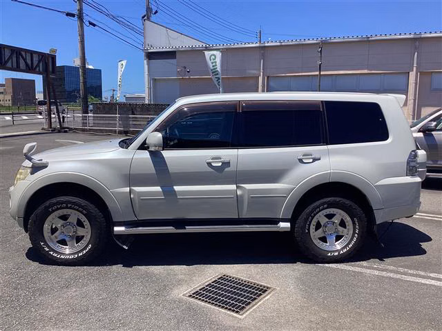 MITSUBISHI PAJERO