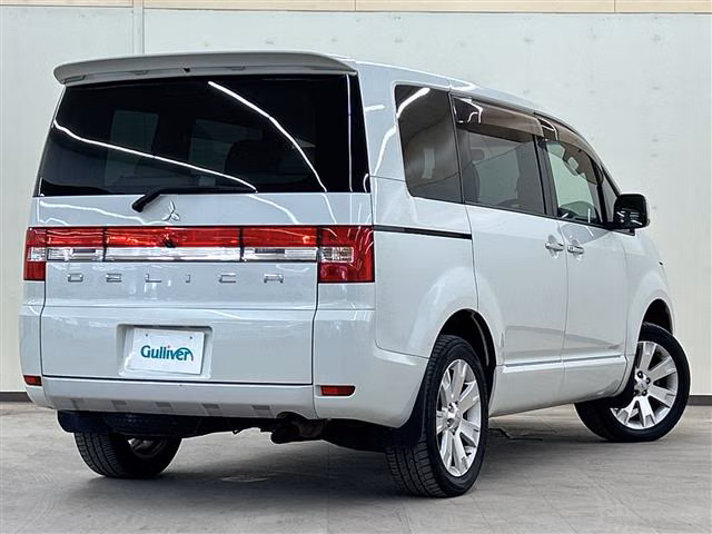 MITSUBISHI DELICA D:5