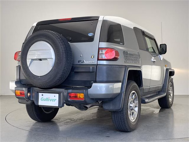 TOYOTA FJ CRUISER