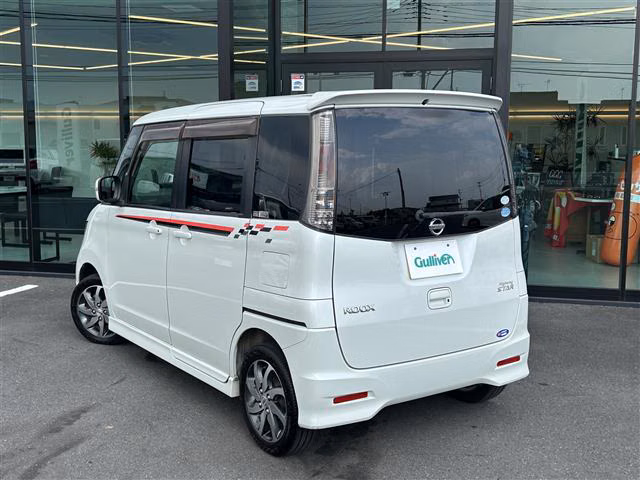 NISSAN ROOX