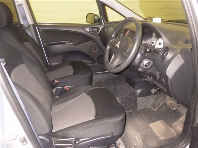 MITSUBISHI COLT