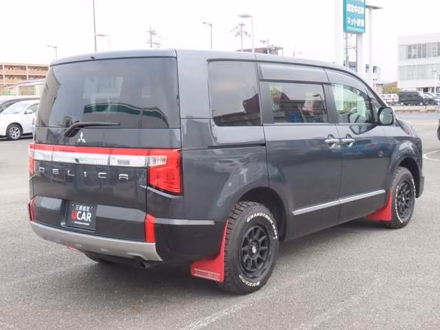 MITSUBISHI DELICA D:5