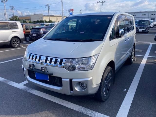 MITSUBISHI DELICA D:5