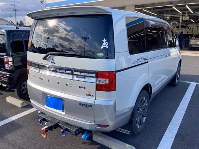 MITSUBISHI DELICA D:5