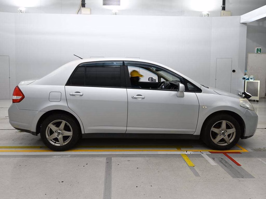 NISSAN TIIDA LATIO
