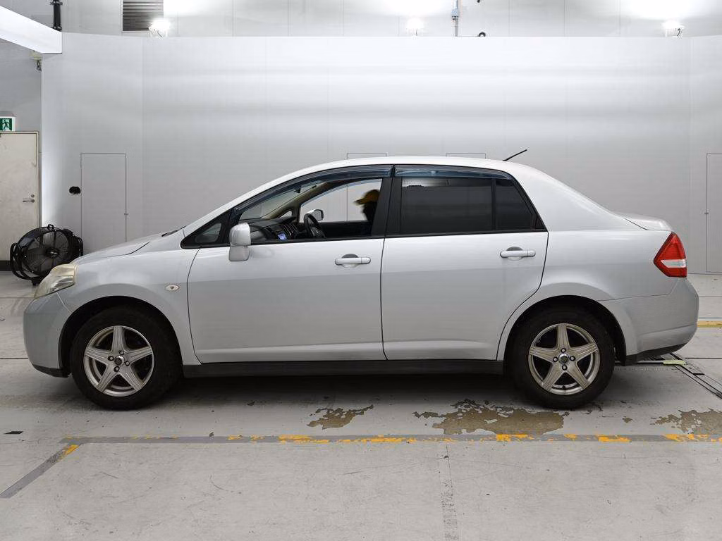 NISSAN TIIDA LATIO