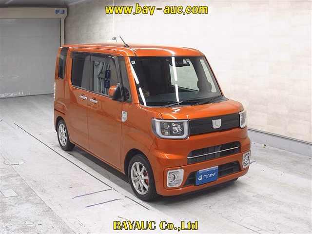 DAIHATSU WAKE