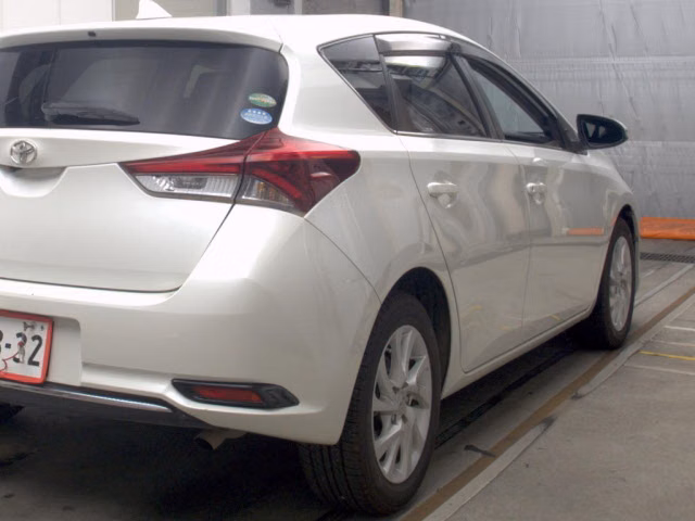 TOYOTA AURIS