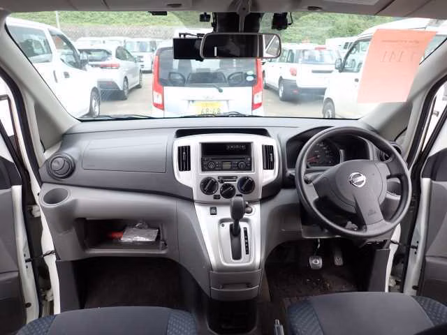 NISSAN NV200