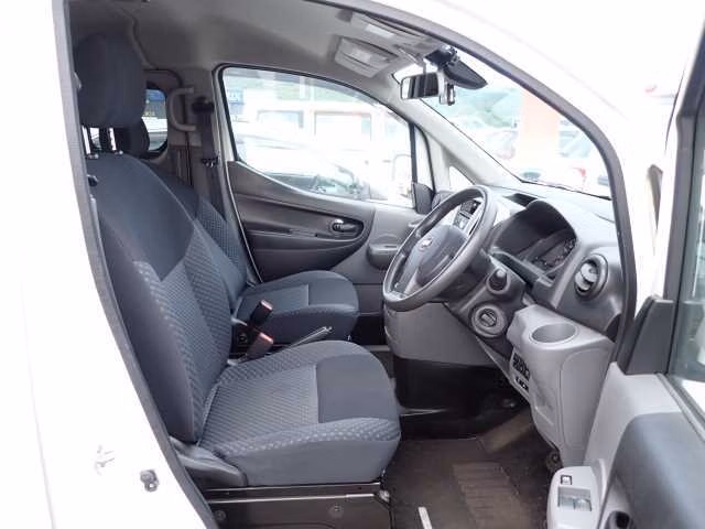 NISSAN NV200