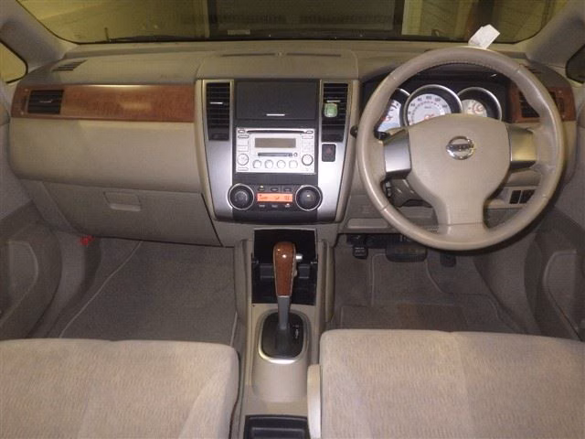 NISSAN TIIDA LATIO
