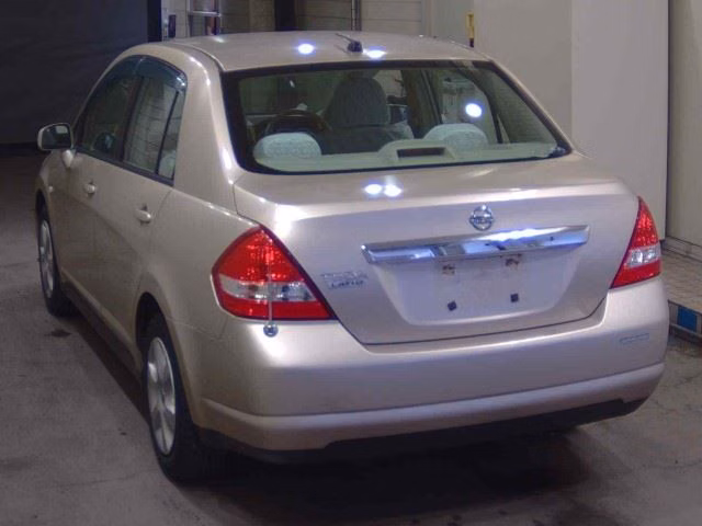 NISSAN TIIDA LATIO