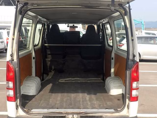 TOYOTA REGIUS ACE