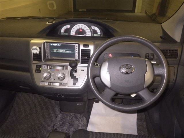 TOYOTA RAUM