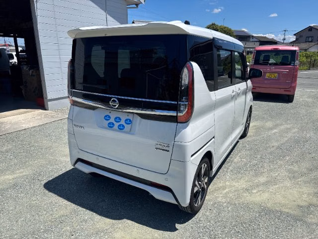 NISSAN ROOX