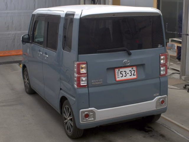 TOYOTA PIXIS MEGA