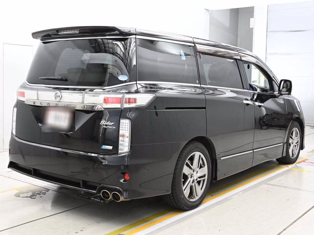 NISSAN ELGRAND