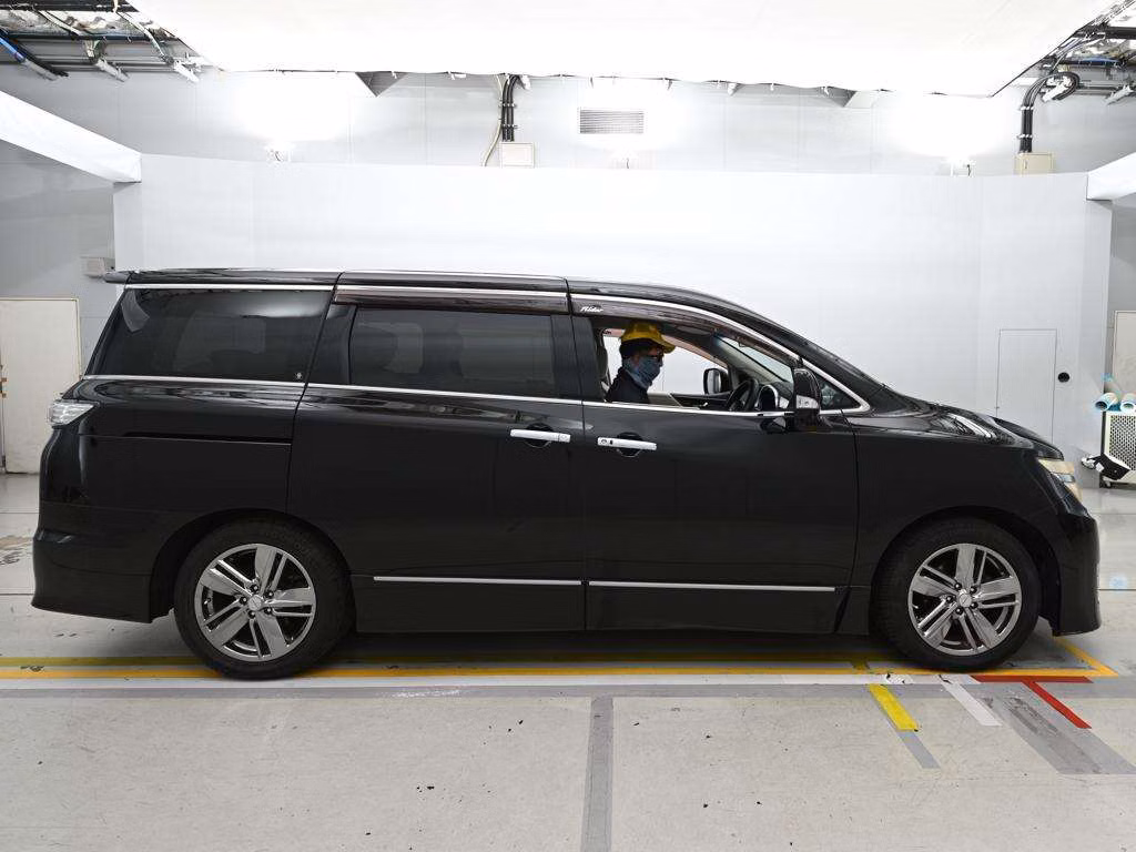 NISSAN ELGRAND