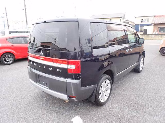MITSUBISHI DELICA D:5