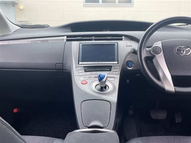 TOYOTA PRIUS PHV