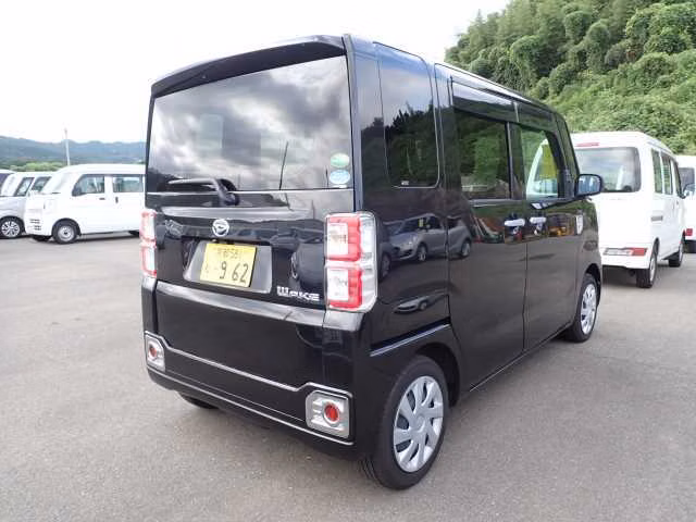 DAIHATSU WAKE