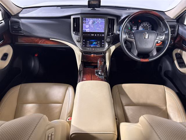 TOYOTA CROWN MAJESTA