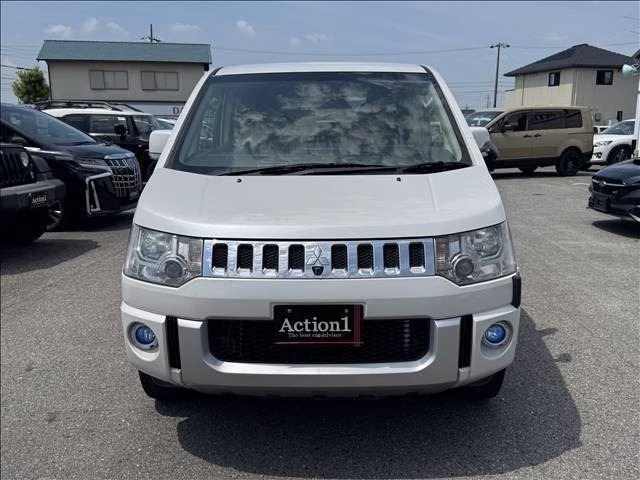 MITSUBISHI DELICA D:5