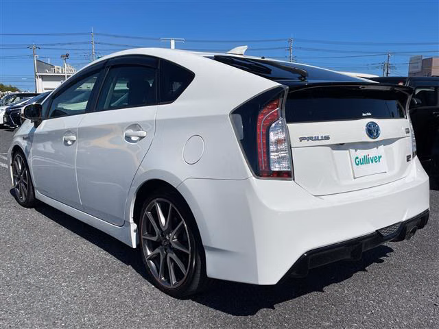 TOYOTA PRIUS