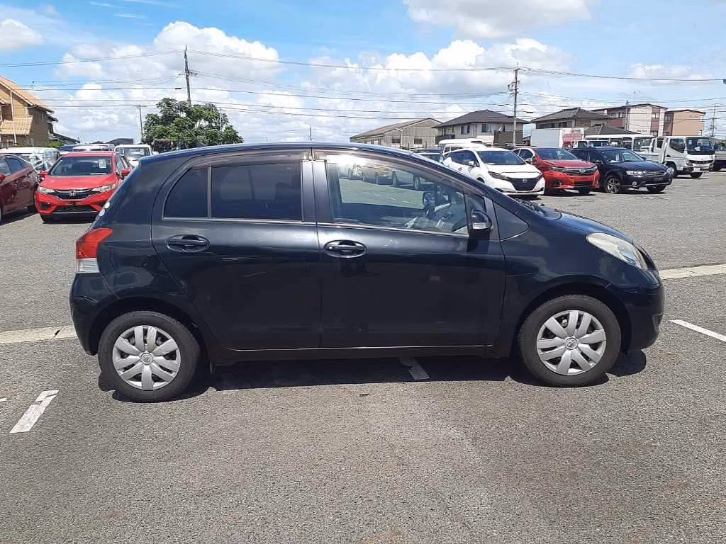 TOYOTA VITZ