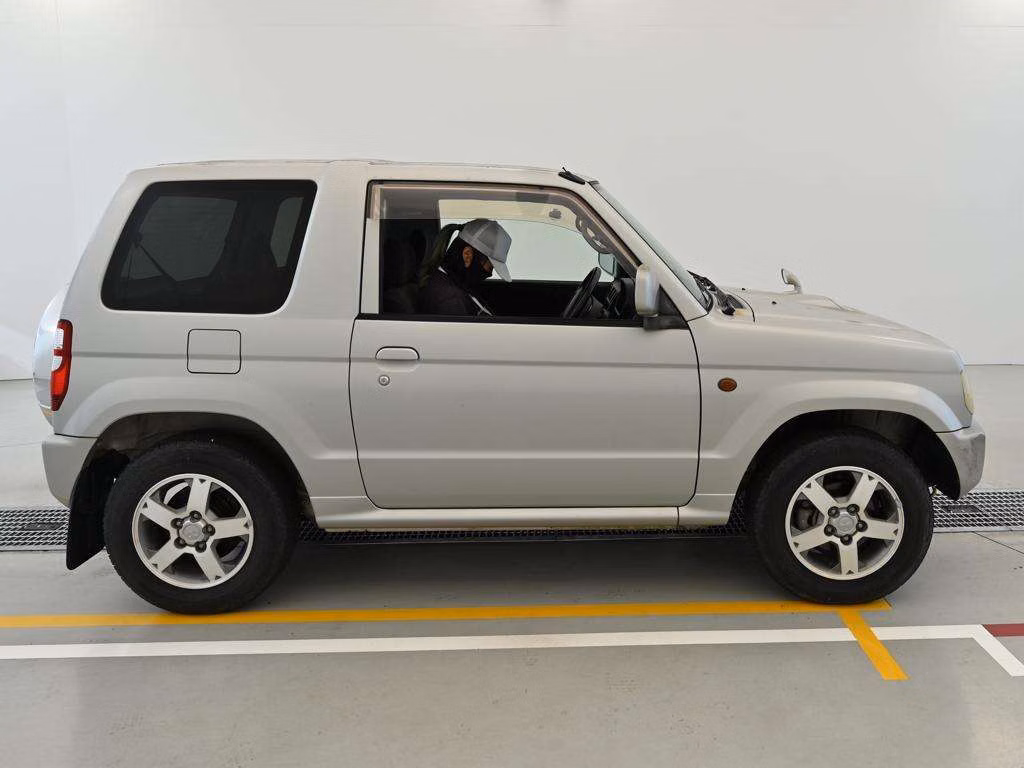 MITSUBISHI PAJERO MINI