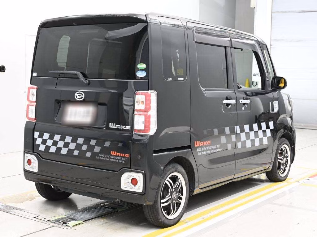 DAIHATSU WAKE