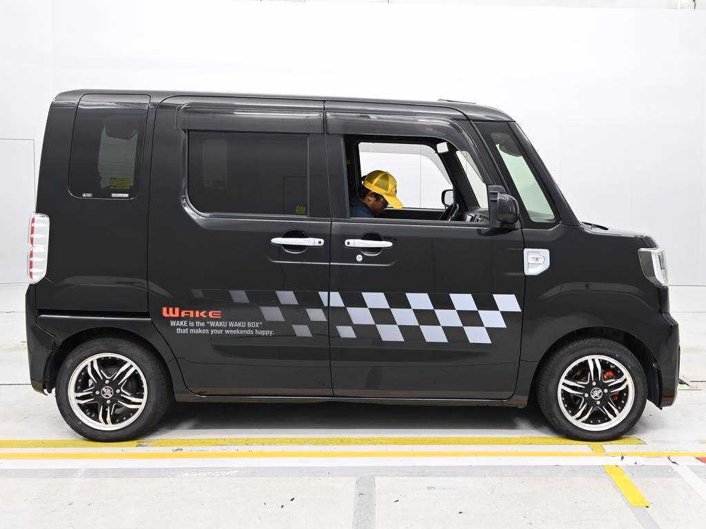 DAIHATSU WAKE