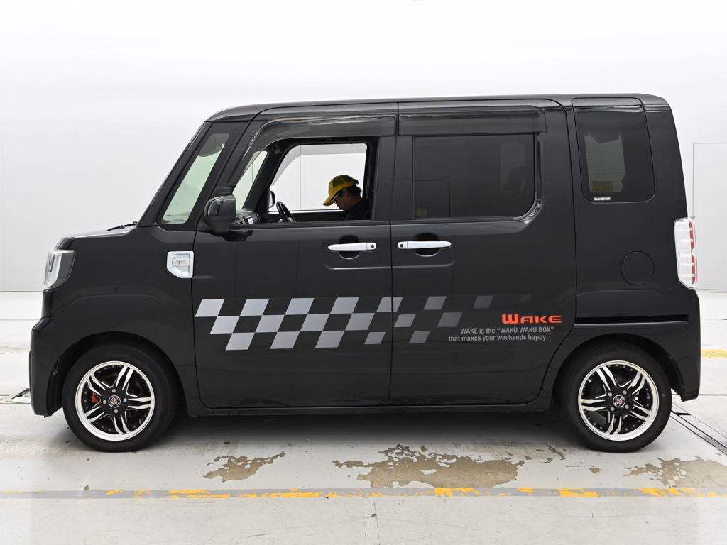 DAIHATSU WAKE