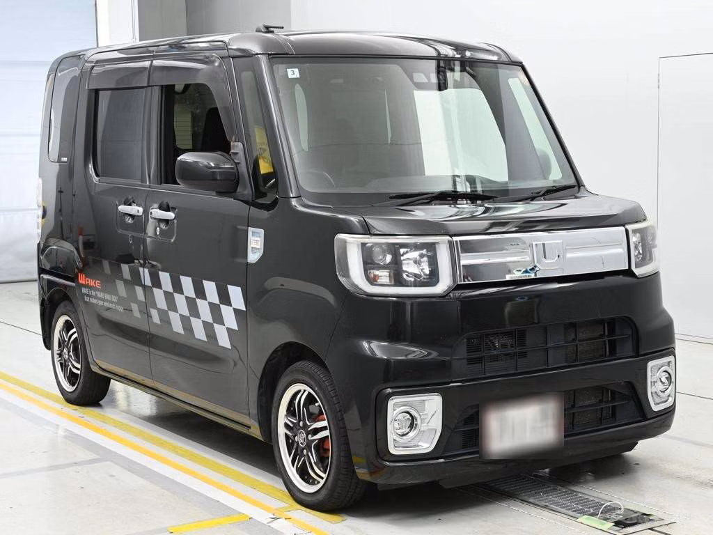 DAIHATSU WAKE