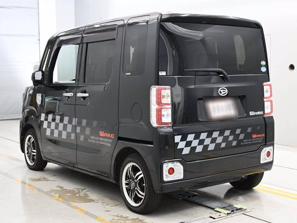DAIHATSU WAKE