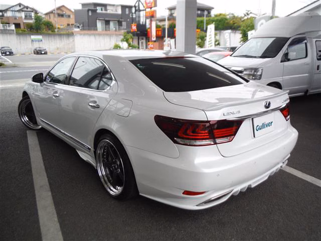 LEXUS LS600H