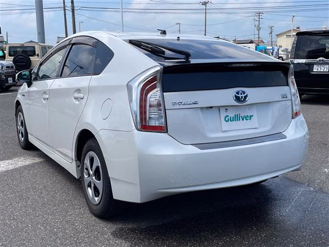 TOYOTA PRIUS