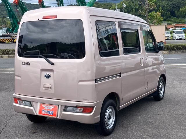 TOYOTA PIXIS VAN
