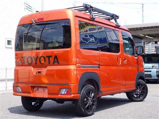 TOYOTA PIXIS VAN