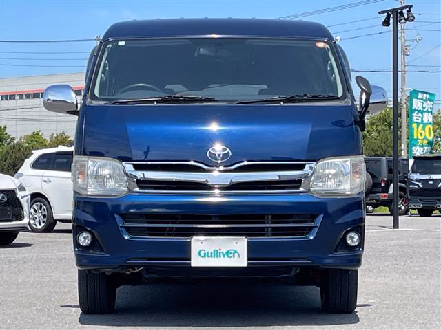 TOYOTA HIACE