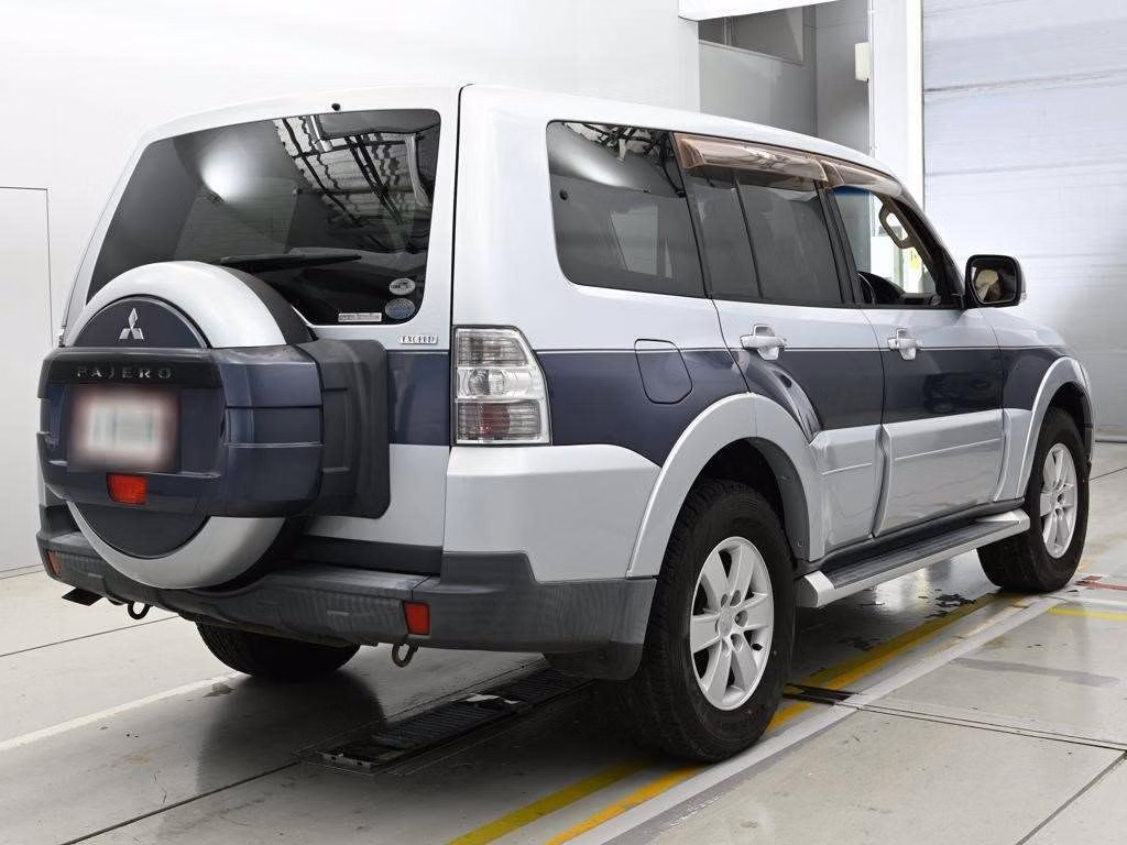 MITSUBISHI PAJERO