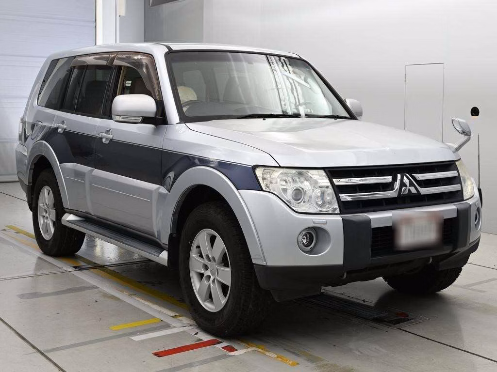 MITSUBISHI PAJERO