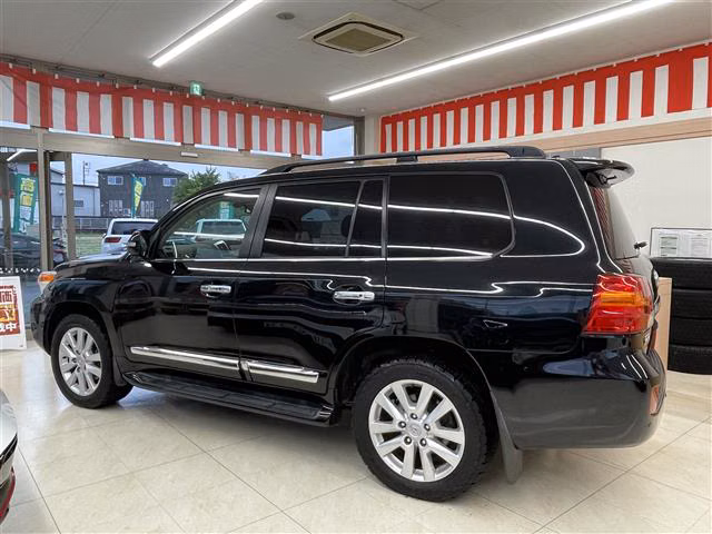 TOYOTA LAND CRUISER