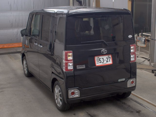 TOYOTA PIXIS MEGA