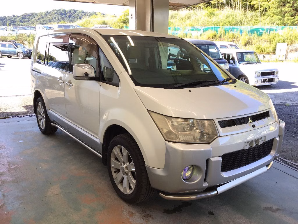MITSUBISHI DELICA D:5