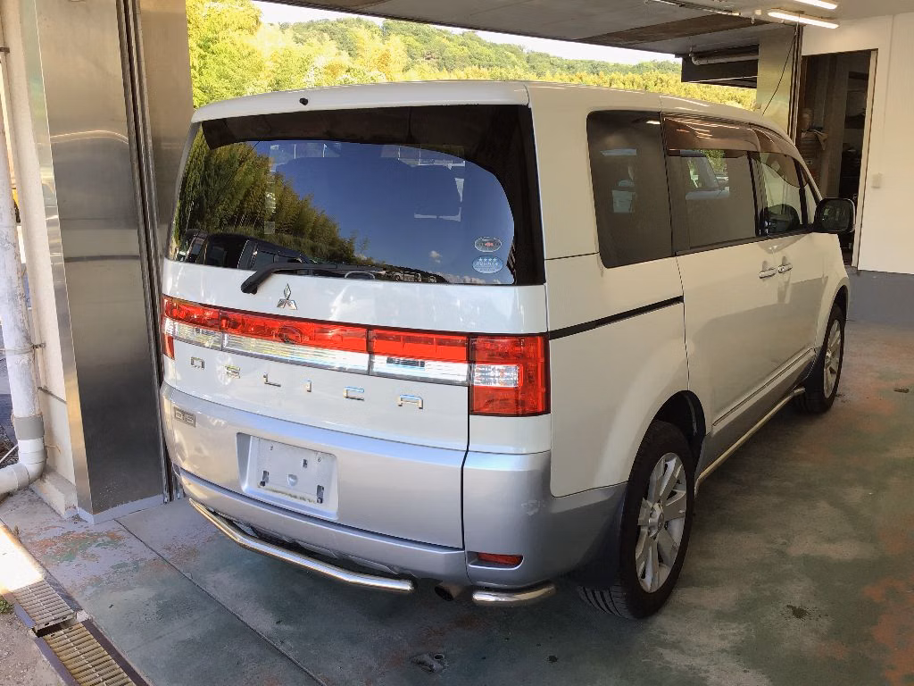 MITSUBISHI DELICA D:5