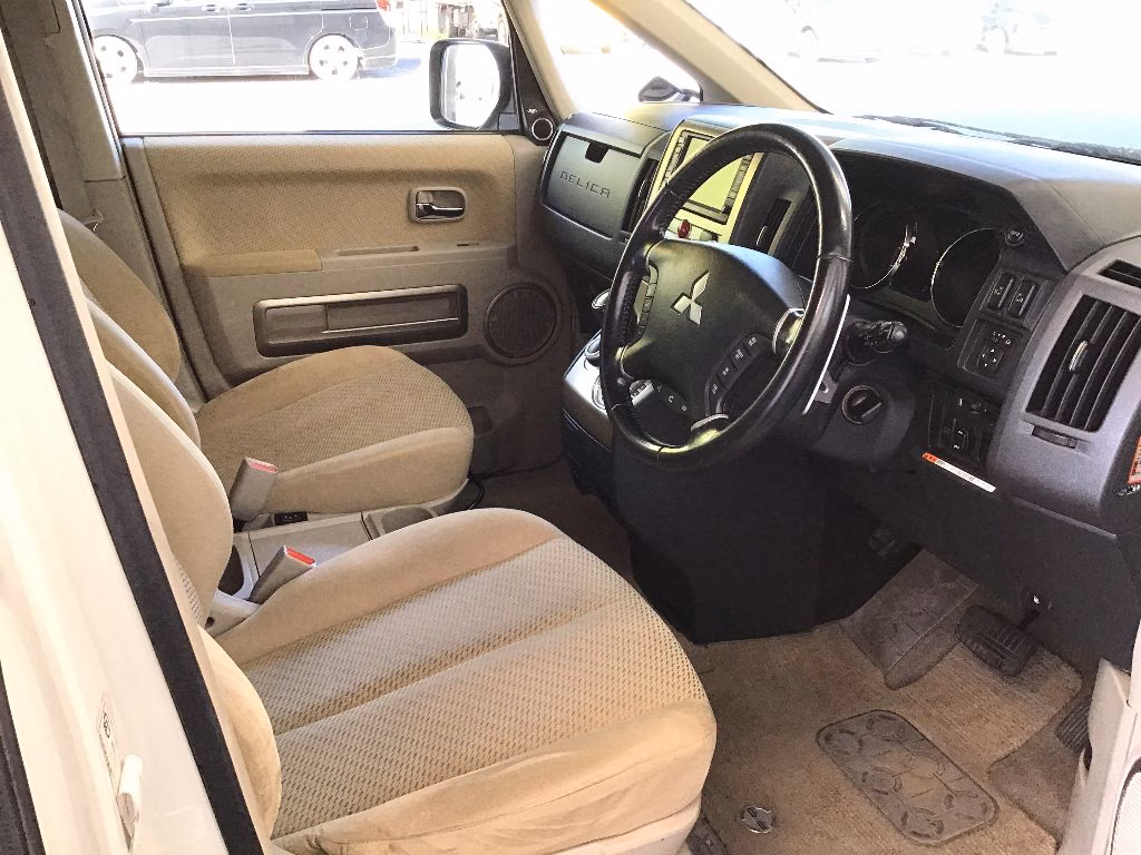 MITSUBISHI DELICA D:5