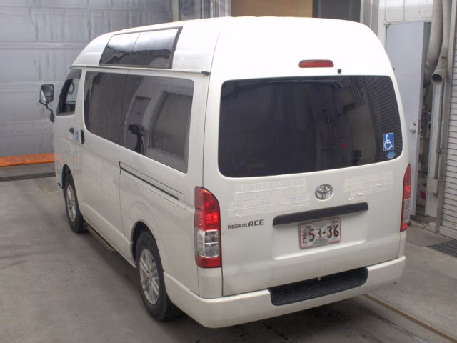 TOYOTA REGIUS ACE