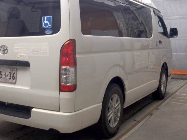 TOYOTA REGIUS ACE